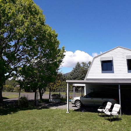 The Barn In Turangi Villa Buitenkant foto