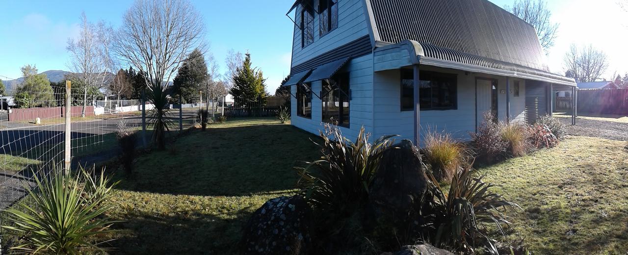 The Barn In Turangi Villa Buitenkant foto
