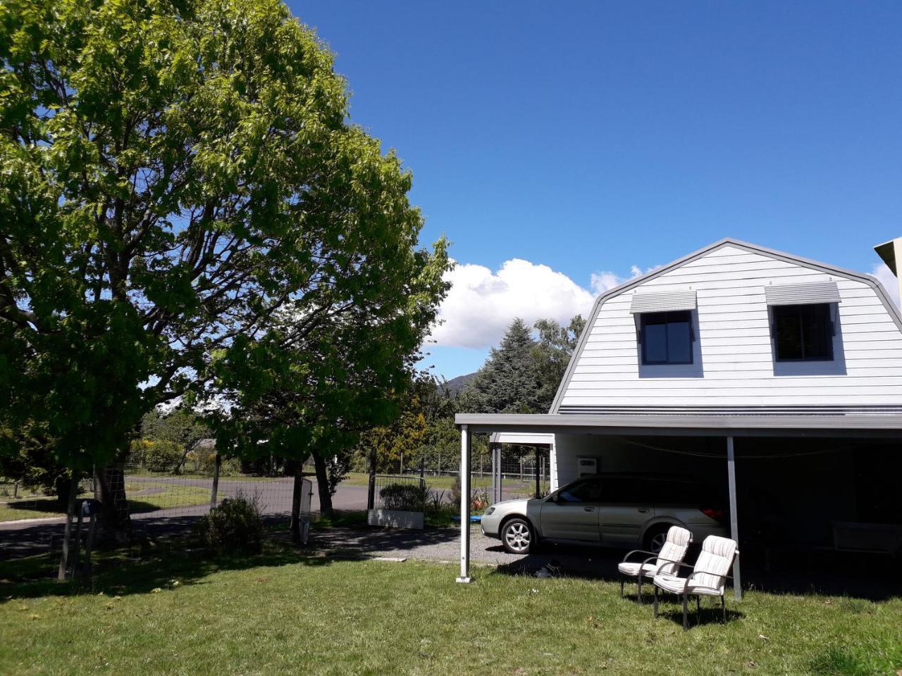 The Barn In Turangi Villa Buitenkant foto