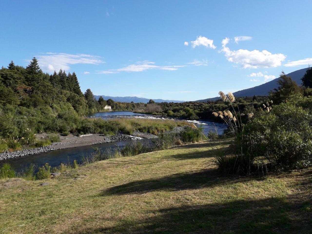 The Barn In Turangi Villa Buitenkant foto